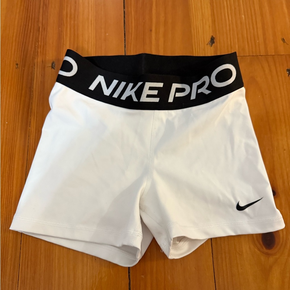 Nike pros white size xs
